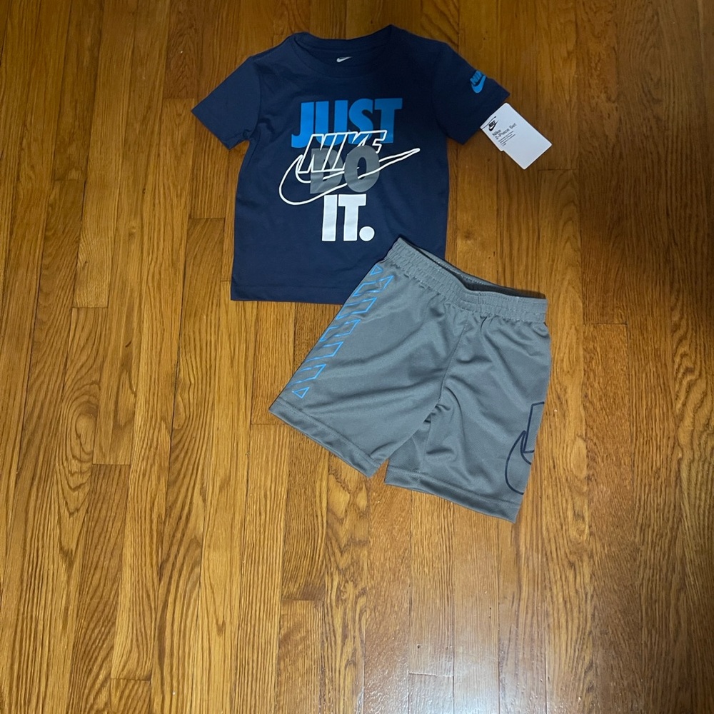 Little Boys Nike Blue and Gray Set Size 4 NWT